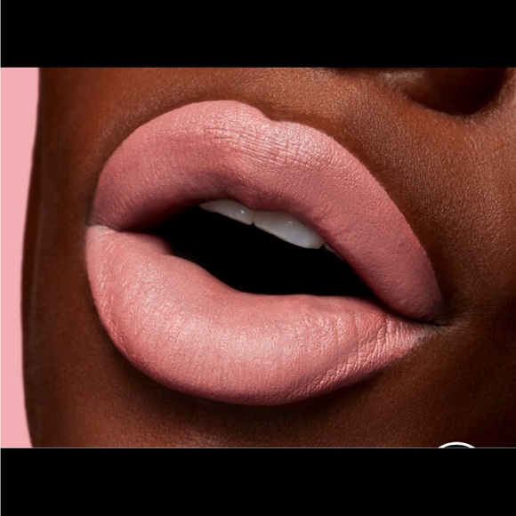 MAC Come Over Lipstick - Picture 8 of 9